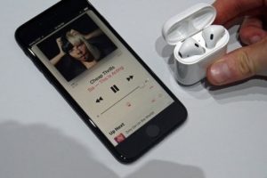 Apple'ın kulaklığını kaybeden yandı!