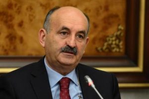 M&uuml;ezzinoğlu tepki g&ouml;sterdi: Hacivat-Karag&ouml;z gibi oynatıp...