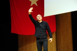 Sunay Akın, G&uuml;len'i 'Gulyabani'ye benzetti