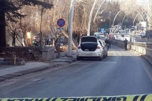 Ş&uuml;pheli ara&ccedil; alarmı! Polis telsizinden 'dikkatli olun' uyarısı