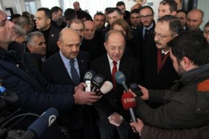 Bakan Akdağ yaralı askerleri ziyaret etti