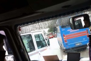 Cep telefonuyla konuşan şof&ouml;r, yolcuların canını hi&ccedil;e saydı