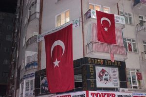 Kırşehir'de HDP binasına ter&ouml;r operasyonu: 22 g&ouml;zaltı