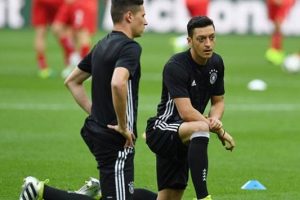 Mesut &Ouml;zil takımda kalma şartını a&ccedil;ıkladı