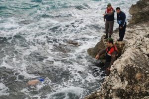Denizde bulunan kadın g&ouml;vdesinin sırrı &ccedil;&ouml;z&uuml;lemiyor