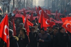 Y&uuml;ksekova'da 'ter&ouml;re lanet' y&uuml;r&uuml;y&uuml;ş&uuml;