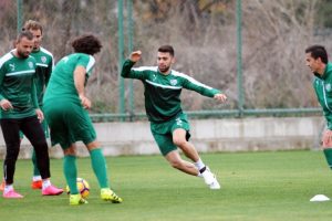 Bursaspor'da Emre Taşdemir ve Tomas Sivok'tan k&ouml;t&uuml; haber