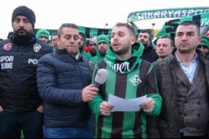 Sakaryaspor taraftarı Şehitler Tepesi'ni ziyaret etti
