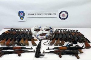 Şırnak'ta PKK'ya ait 25 adet kaleşnikof t&uuml;fek ele ge&ccedil;irildi