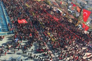 Yurdun d&ouml;rt bir yanında 'ter&ouml;re lanet' y&uuml;r&uuml;y&uuml;şleri
