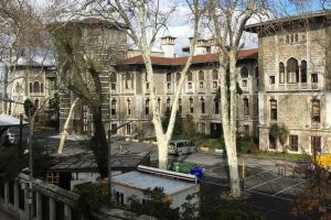 İstanbul Lisesi'nde Noel yasağı iddiası