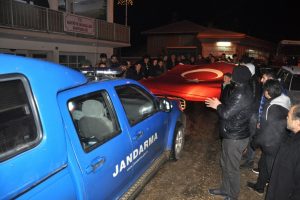 Bursa'da "olay var" diye gittiler bayrak ve meşalelerle karşılandılar