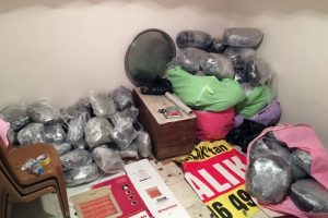 &Ccedil;eyiz sandığından 258 kilogram uyuşturucu &ccedil;ıktı