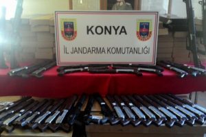 Konya'da onlarca ka&ccedil;ak silah ele ge&ccedil;irildi
