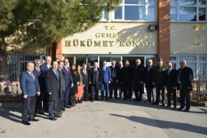 Bursa Gemlik'in yeni kaymakamı Karakuş g&ouml;reve başladı