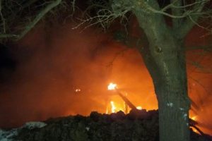 Ahşap evdeki yangında yanarak &ouml;ld&uuml;