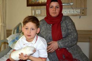 İlkokul &ouml;ğrencisi pitbull saldırısına uğradı