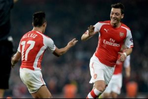 "Mesut ve Sanchez, kul&uuml;b&uuml; rehin tutuyor"