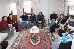 Bursa Barosu, evinin &ouml;n&uuml;nde &ouml;ld&uuml;r&uuml;len Tuğ&ccedil;e'nin ailesini ziyaret etti