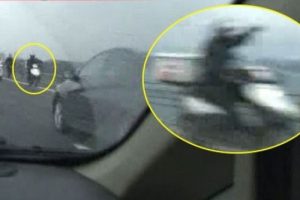Erdoğan'ın konvoyunda tersten gelen motosikletli heyecanı
