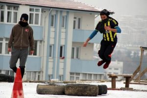 P&Ouml;H sınavına hazırlık i&ccedil;in inşaat malzemelerinden parkur