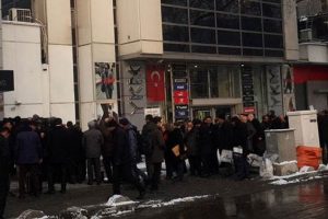 MEB'in &ouml;n&uuml;nde maarif m&uuml;fettişi kuyruğu