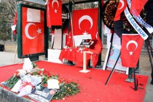 Patlamanın yaşandığı yere idam sehpası bıraktılar