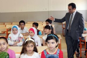 Suriyeli &ouml;ğrencilere 4 milyon adet ders kitabı