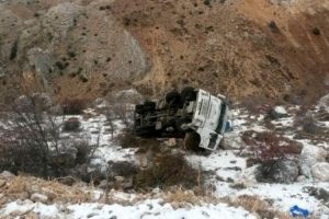 U&ccedil;uruma yuvarlanan kamyondan son anda atlayıp kurtuldu