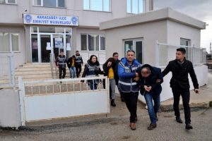 Bursa'da otomobillerinde 380 bin liralık metamfetamin yakalanan 3 kişi tutuklandı