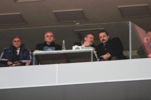 Bakan &Ccedil;elik Osmanlıspor - Şanlıurfaspor ma&ccedil;ını izledi