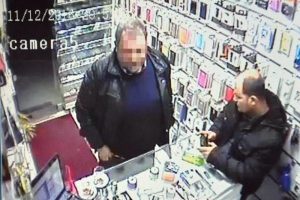 &Ccedil;aldığı telefonu kargoyla geri g&ouml;nderdi
