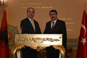 Arnavutluk Cumhurbaşkanı İstanbul Valiliğini ziyaret etti