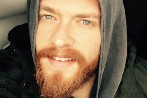 Engin &Ouml;zt&uuml;rk takip&ccedil;ilerini ilkokul yıllarına g&ouml;t&uuml;rd&uuml;