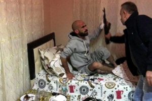 Engelli &ccedil;ete &uuml;yesi, halk otob&uuml;s&uuml;n&uuml; kurşunladı