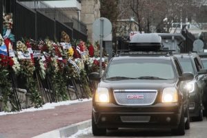 Başbakan Yıldırım'dan Rusya B&uuml;y&uuml;kel&ccedil;iliği'ne taziye ziyareti
