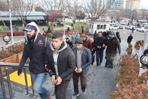 Bursa'da ter&ouml;r operasyonu: 3 kişi tutuklandı