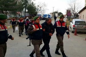 FET&Ouml;'c&uuml; akademisyenler ka&ccedil;maya &ccedil;alışırken yakalandı