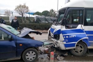 Bursa'da feci kaza : 2 &ouml;l&uuml;, 8 yaralı