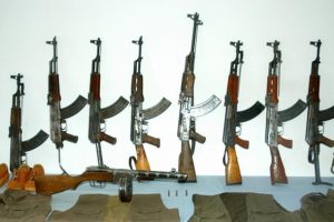 PKK &uuml;yelerine dağıttığı silahları kayıt altına almış