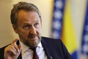 Boşnak lider İzetbegovic: "FET&Ouml; ş&uuml;phesiz ter&ouml;r &ouml;rg&uuml;t&uuml;d&uuml;r"