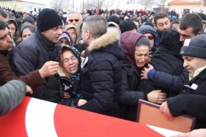 "Ben sana gelinliğimle gelecekken..."