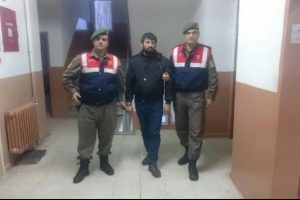 Cinayet zanlısı, &ccedil;ocuklarını g&ouml;rmeye gelince yakalandı
