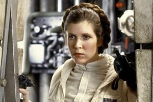 Amerikalı &uuml;nl&uuml; oyuncu Carrie Fisher u&ccedil;akta kalp krizi ge&ccedil;irdi