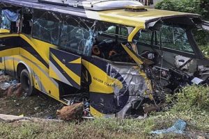 Malezya'da otob&uuml;s nehre d&uuml;şt&uuml;: 14 &ouml;l&uuml;, 16 yaralı