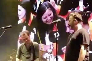 Cem Yılmaz sahneye &ccedil;ıktı, 'Cambaz'ı s&ouml;yledi