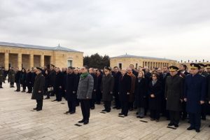 İsmet İn&ouml;n&uuml; mezarı başında anıldı
