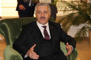 Bakan'dan m&uuml;jde: Yerli 'arama motoru' geliyor