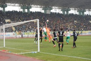 Şanlıurfaspor Manisaspor'u 2 golle ge&ccedil;ti