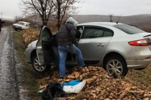 Diyarbakır'da yolda &ccedil;atışma &ccedil;ıktı